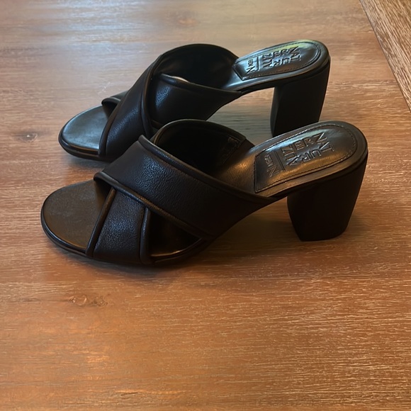 Naturalizer Black Genn Rythm Block Heel
Crisscross Strap Sandal Size 9.5 NWOT - Picture 5 of 8